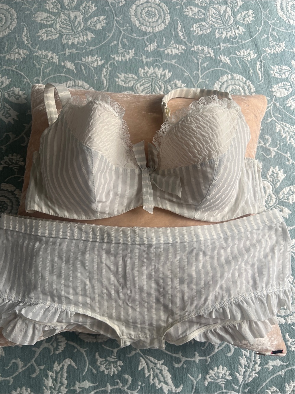 Striped Lace-Trim Bra & Boyshort Set - White/Cream